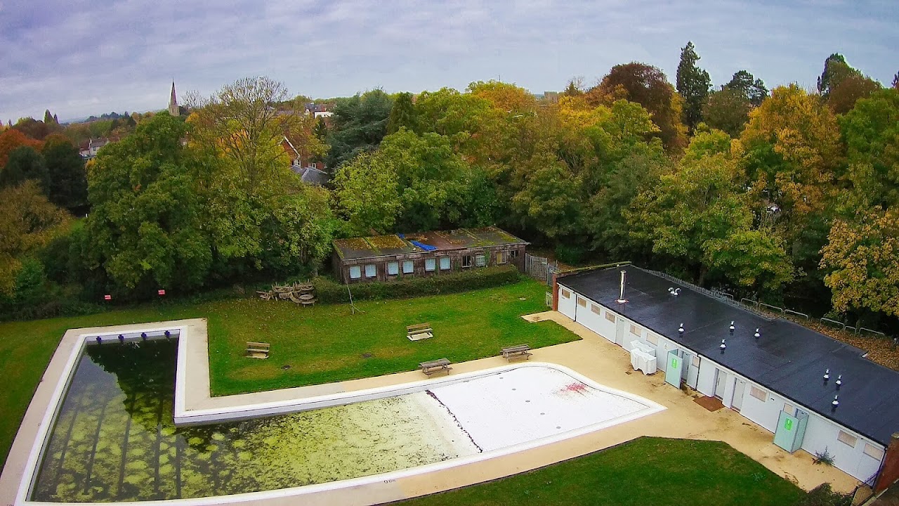 Abbey Meadow Open Air Swimming Pool