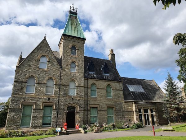 Bagshaw Museum and Wilton Park