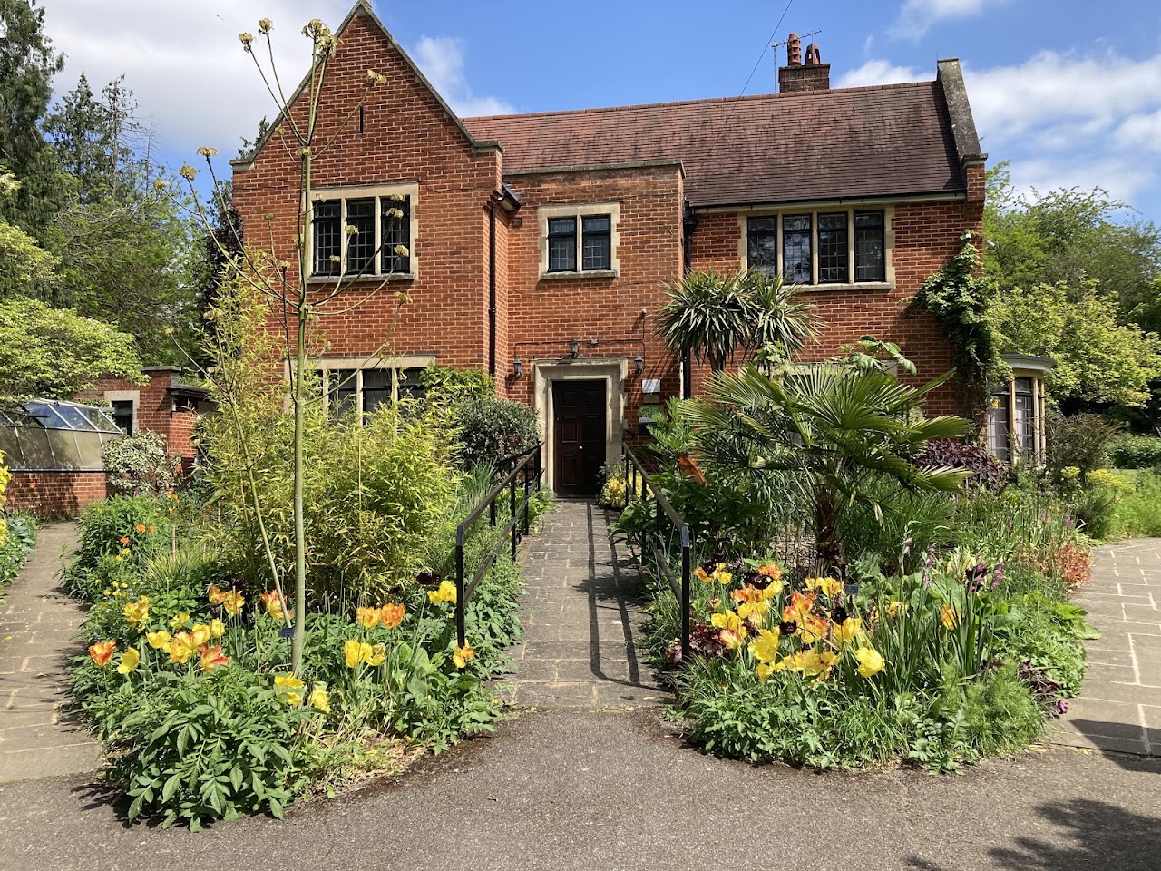 Cheslyn House and Gardens
