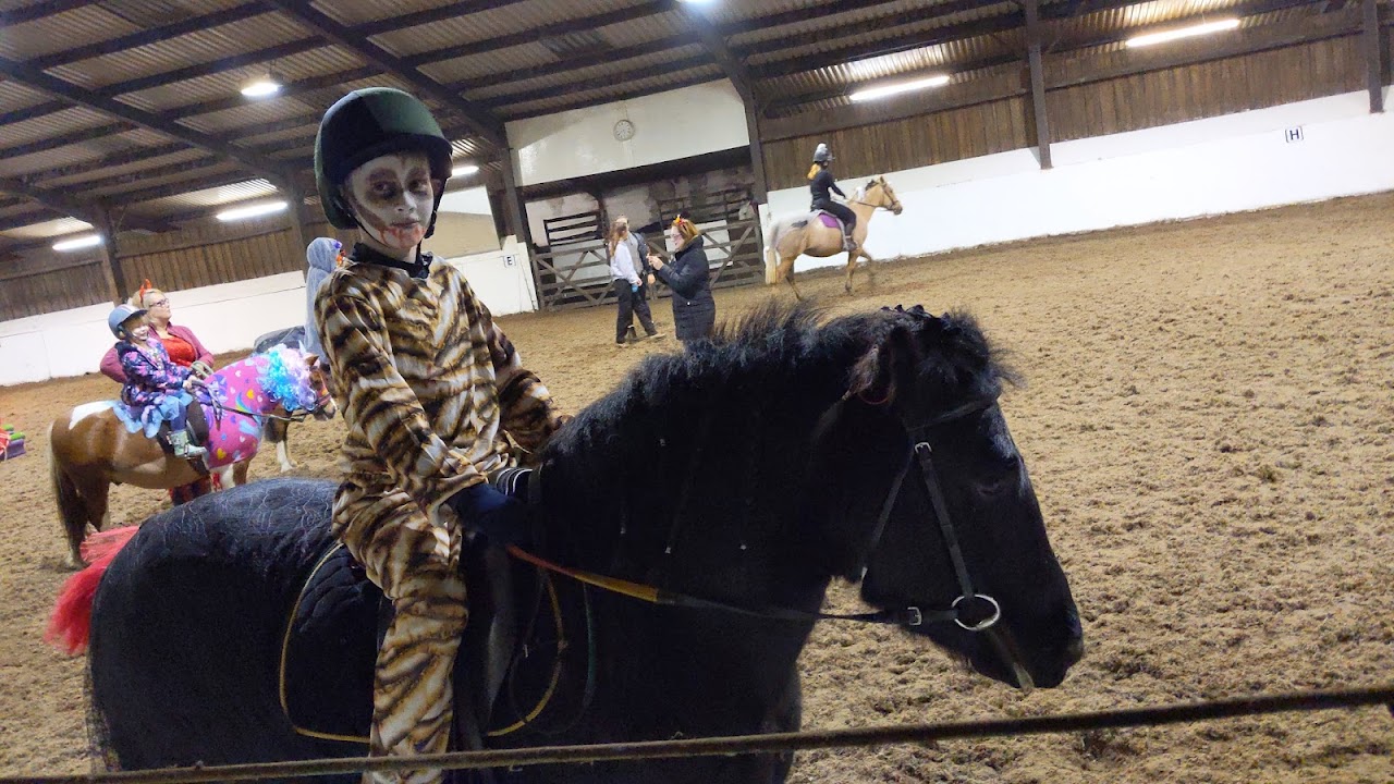 Earnsdale Farm Riding School