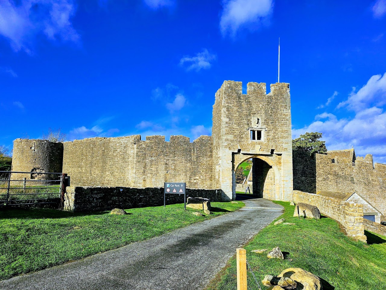 Farleigh Hungerford Castle