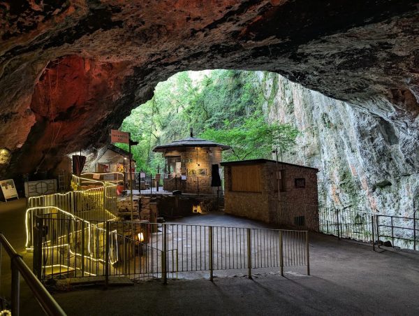 Peak Cavern