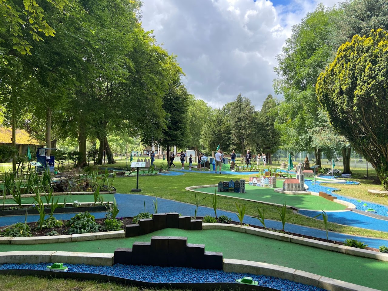 River Thames Mini Golf