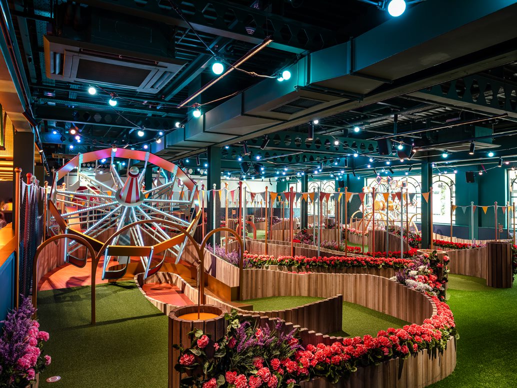 Swingers, the crazy golf club