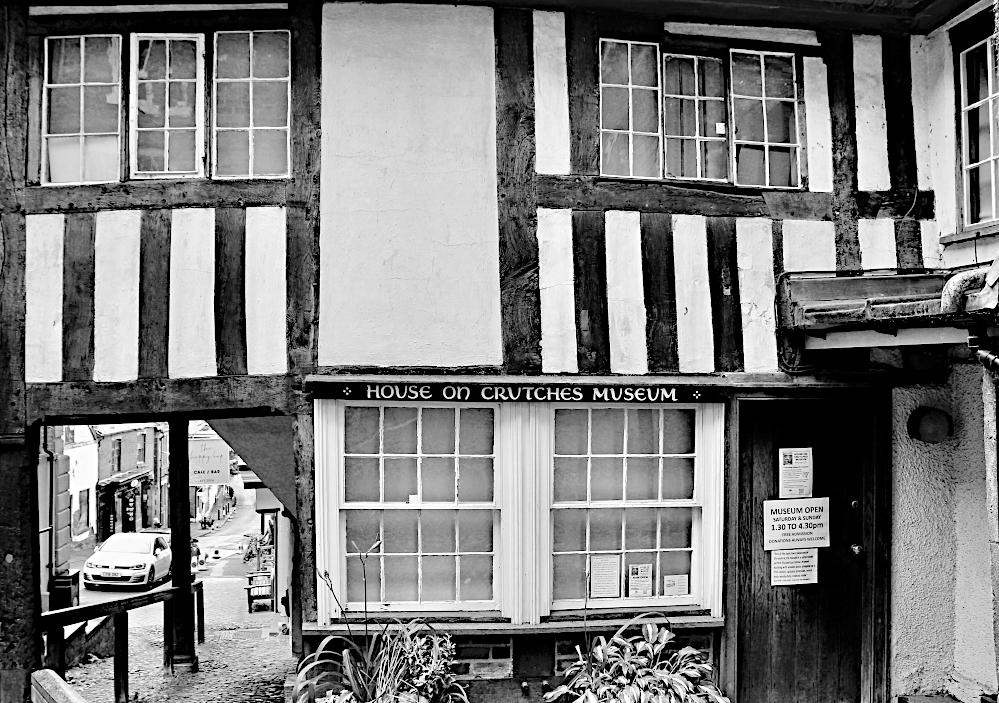 The House on Crutches Museum