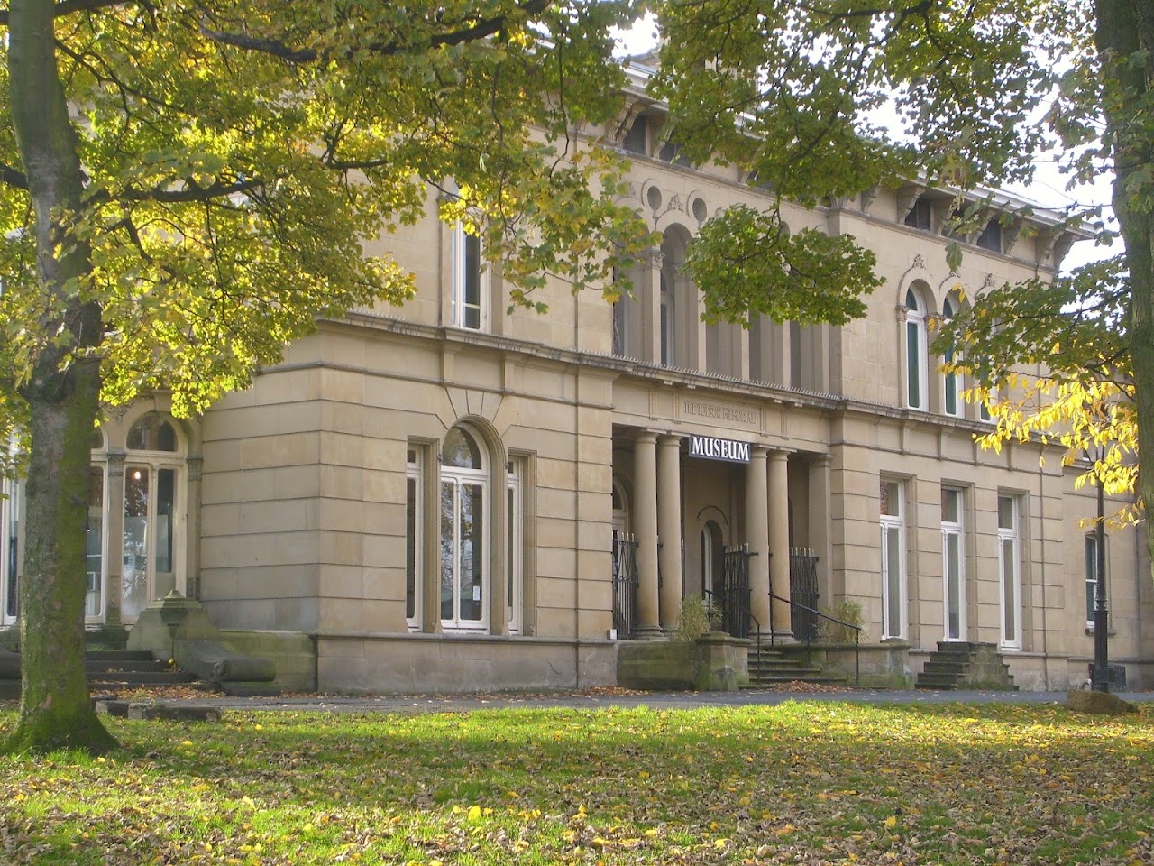 Tolson Museum and Ravensknowle Park