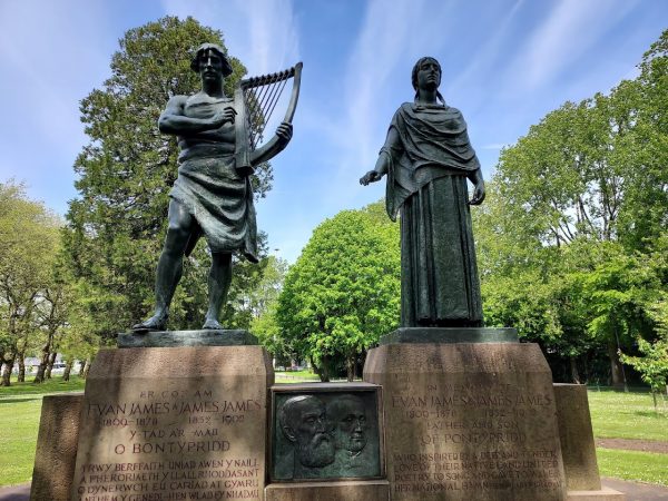 Ynysangharad War Memorial Park