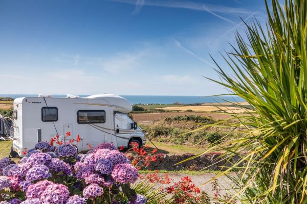 Clwb Camping