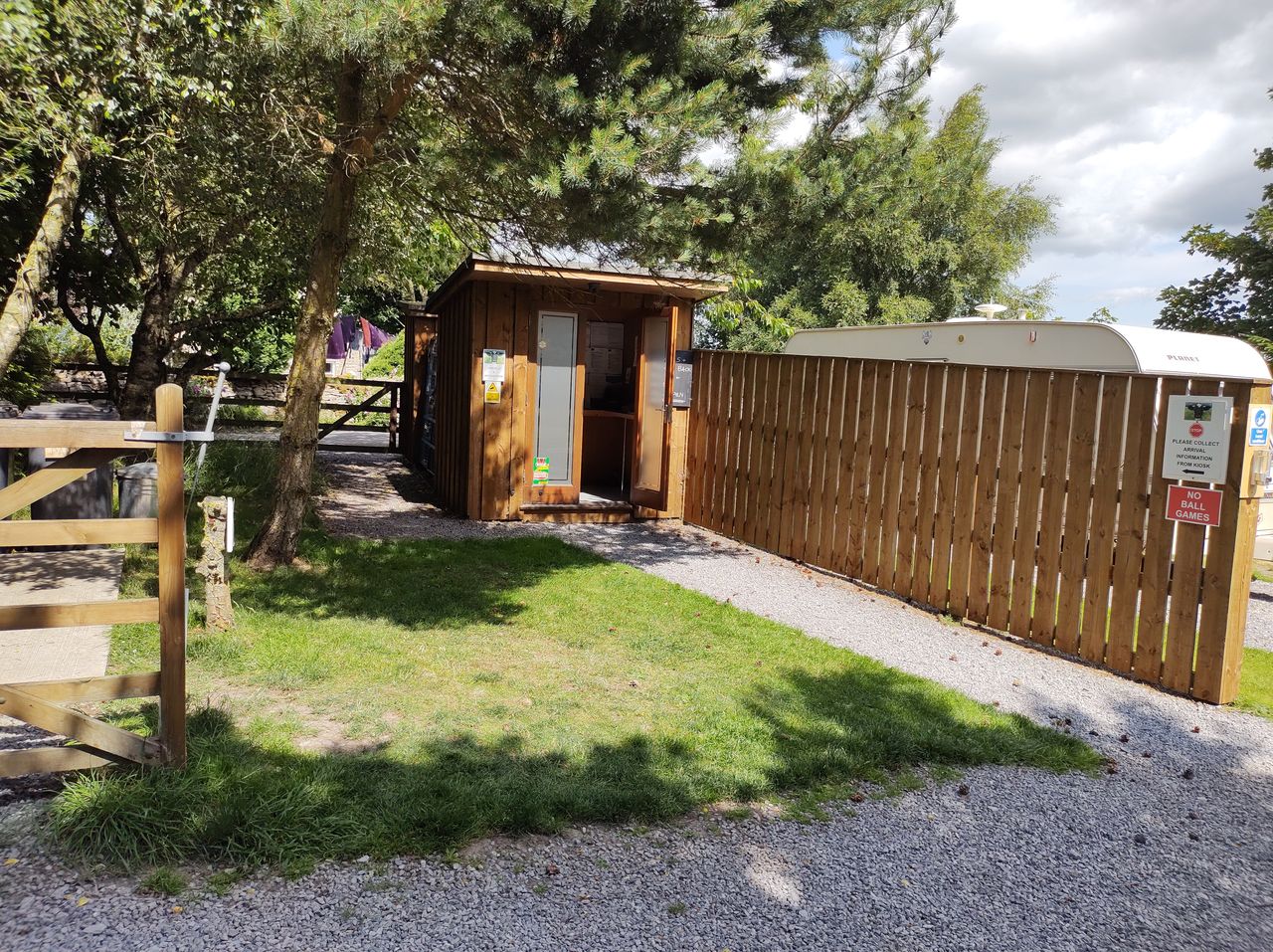 Cow Close Caravan and Camping