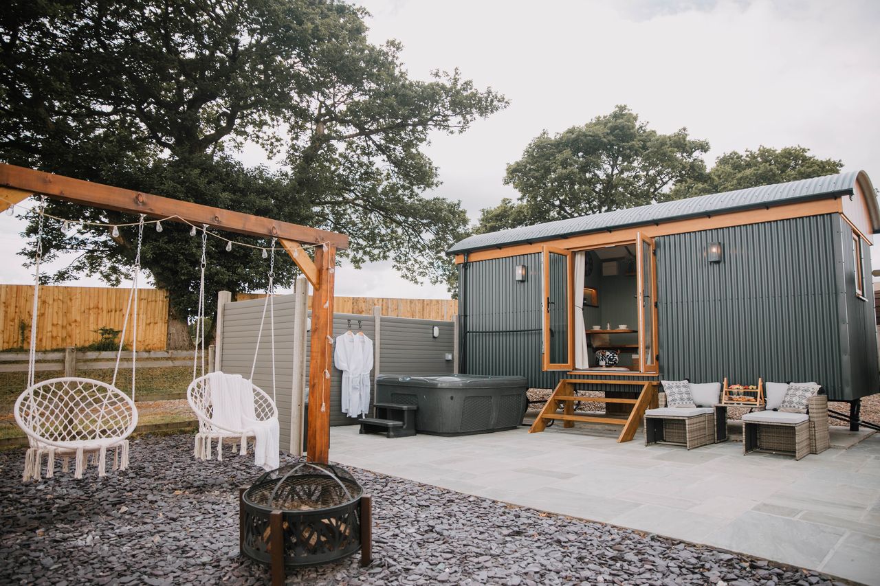 Four Paws Glamping