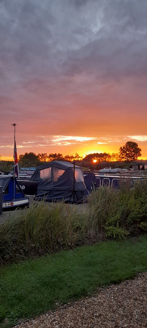 Grove Lock Caravan Park