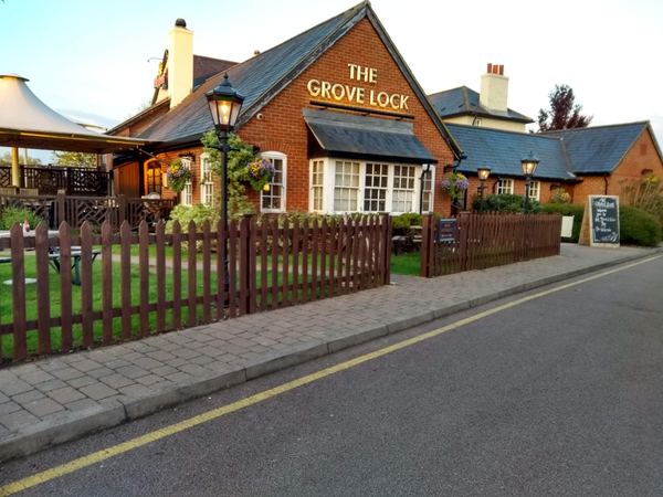 Grove Lock Caravan Park