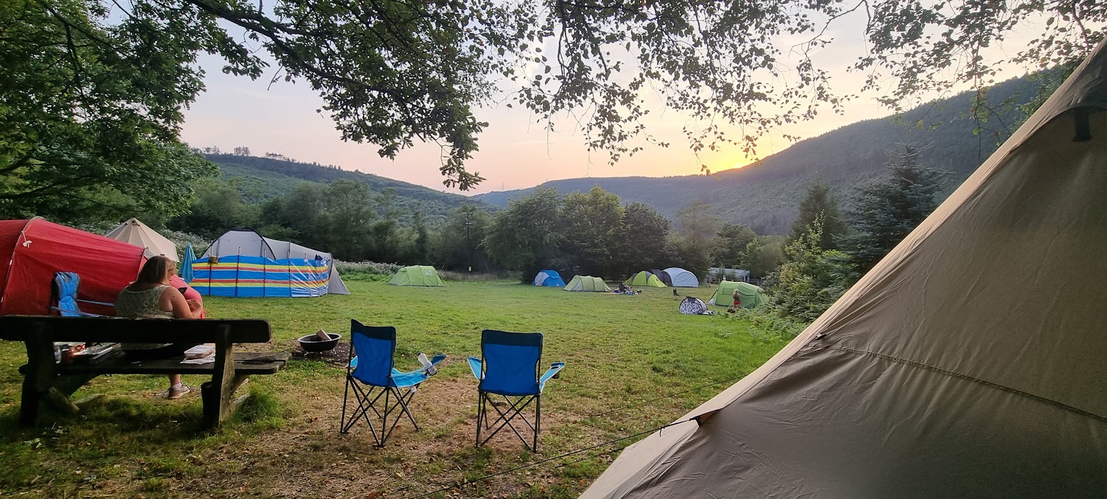 Headstock Camping