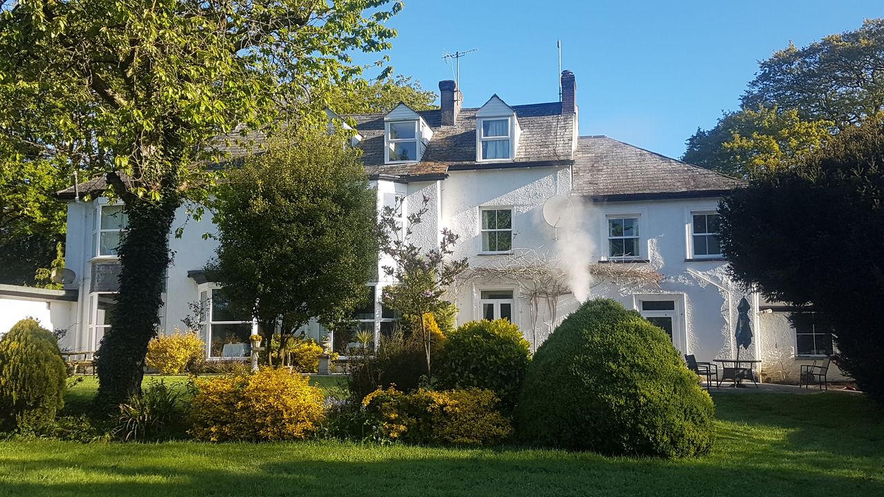 Lanarth Hotel and Caravan Park