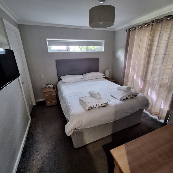 Lee Valley Caravan Park, Dobbs Weir