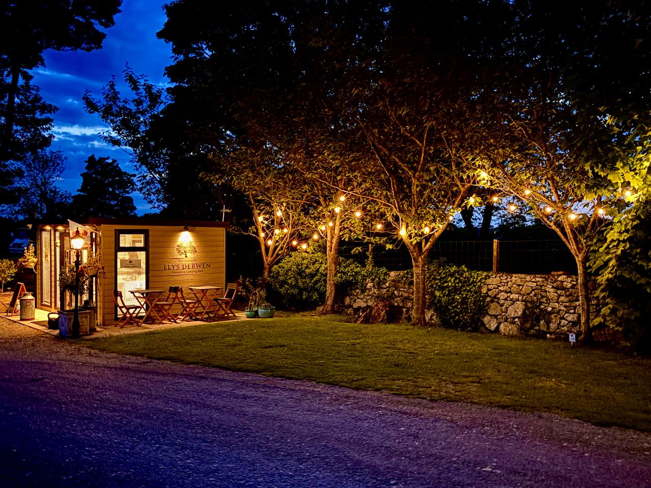 Llys Derwen Caravan and Campsite