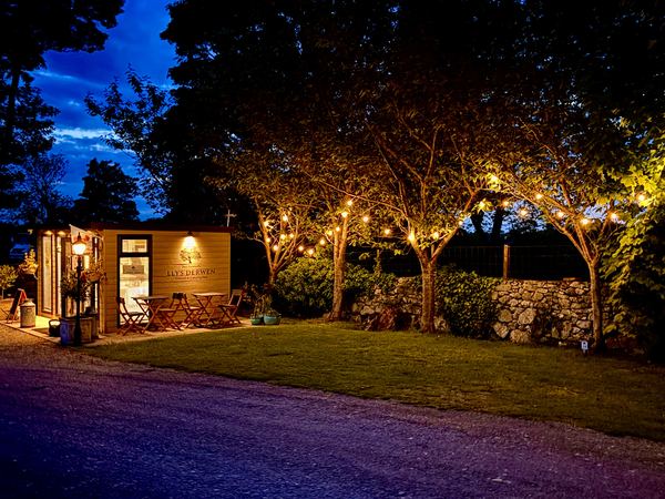 Llys Derwen Caravan and Campsite