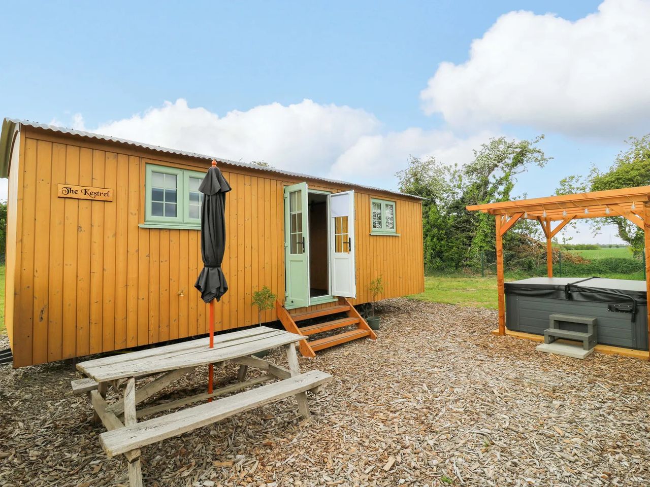 Lodeside Glamping