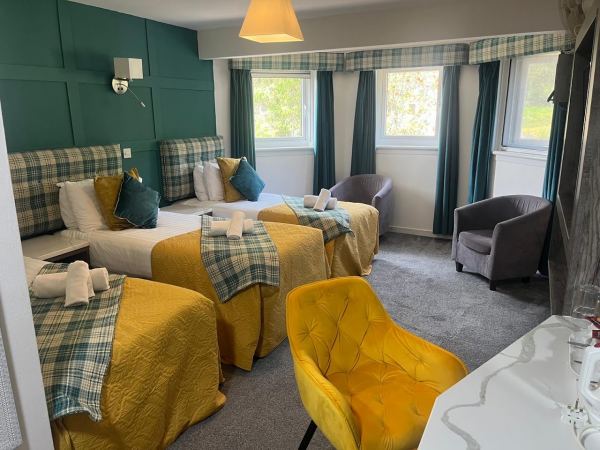MacDonald Hotel & Cabins (All Seasons Camping and Cabins)