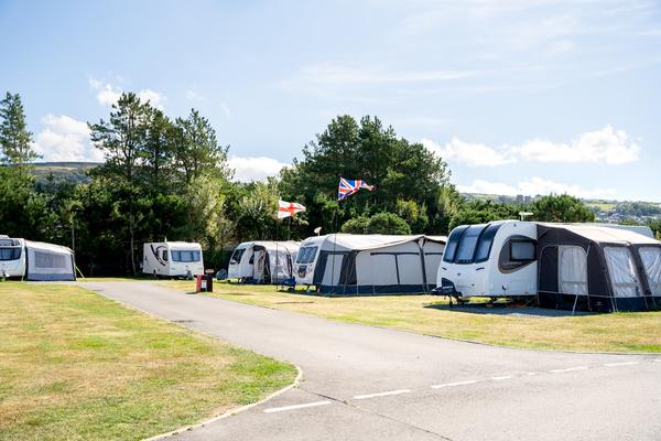 Min y Don Caravan Club Site