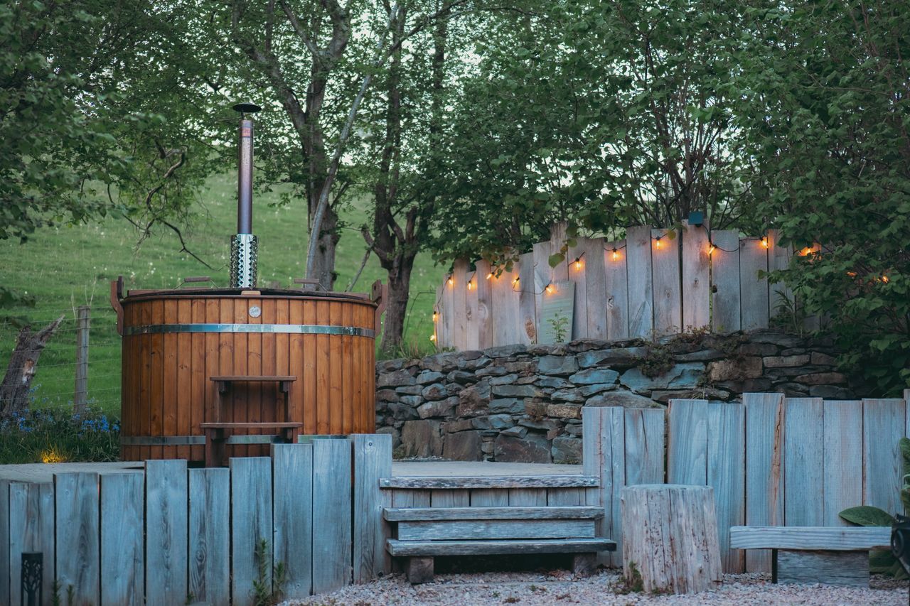 Oaklands Glamping and Treehouse
