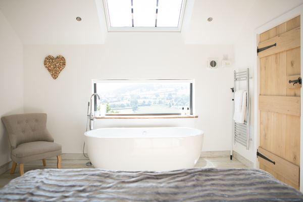 Oaklands Glamping and Treehouse