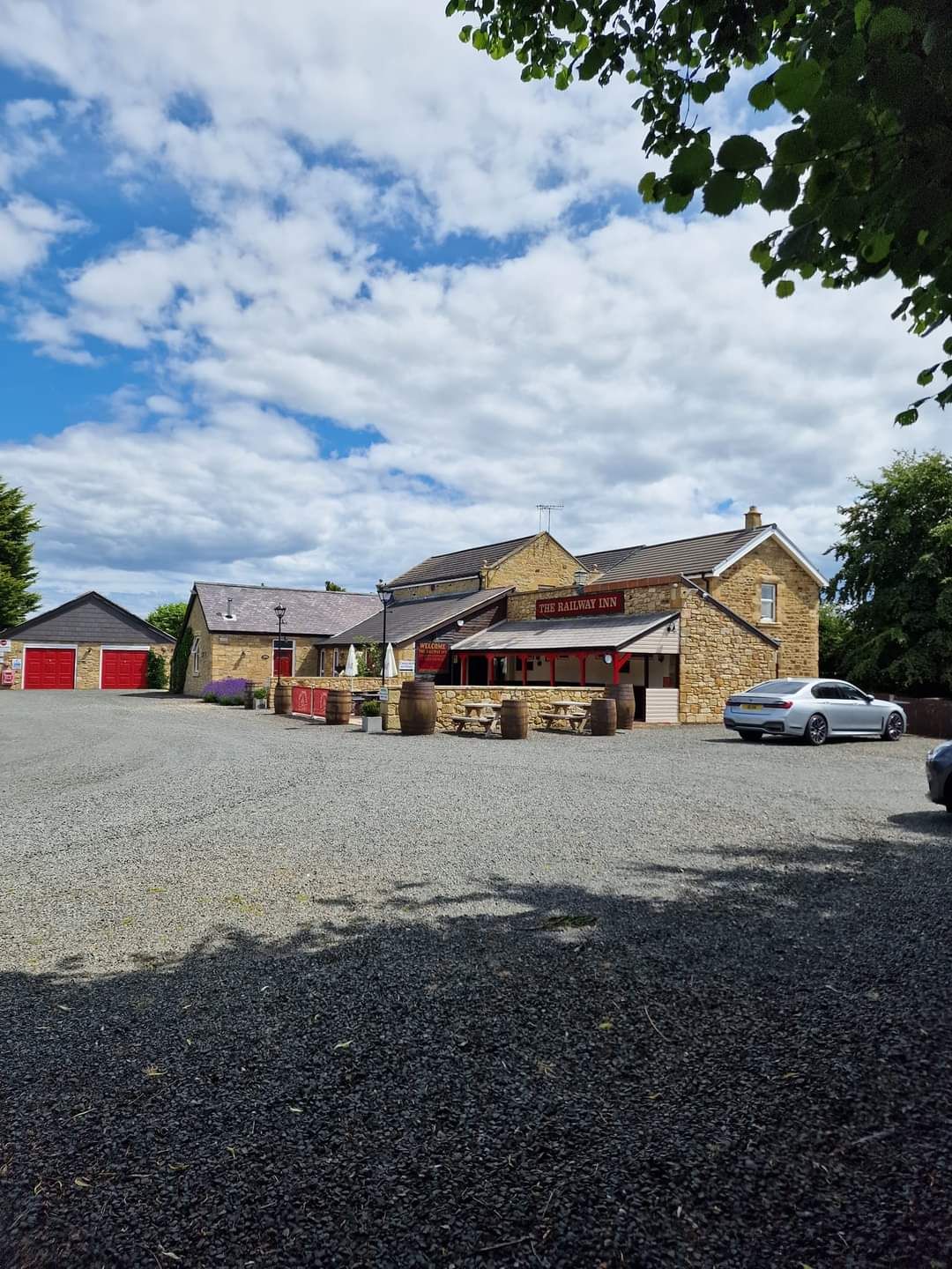Railway Inn Country Cottages and Caravan Park