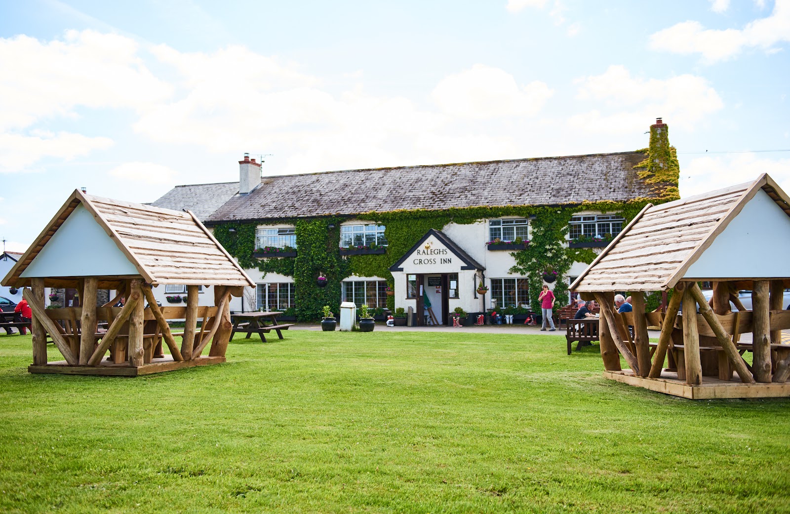 Ralegh's Cross Inn