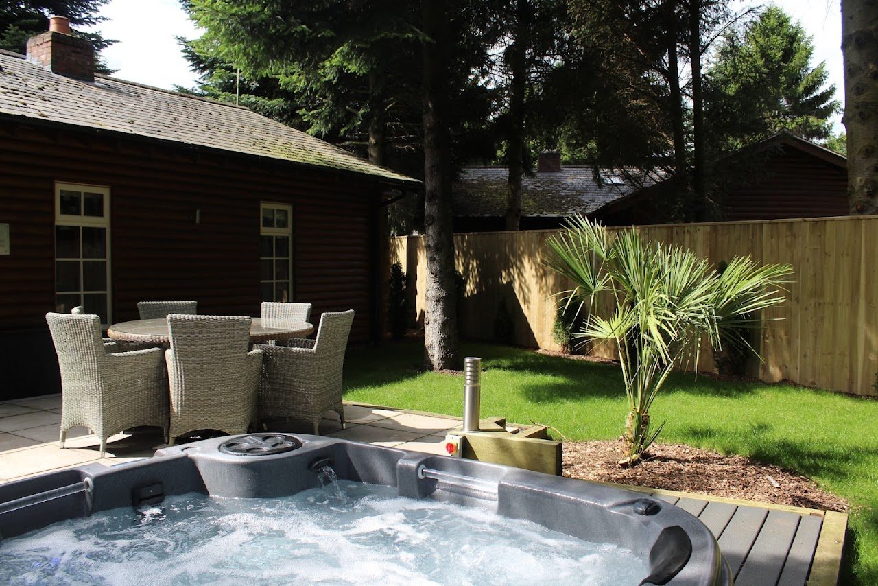 The Hollies Lodges