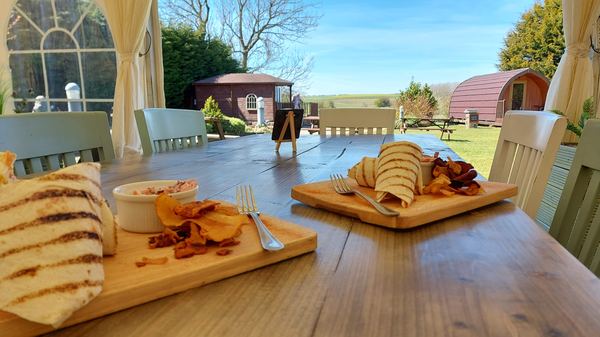 Three Horseshoes