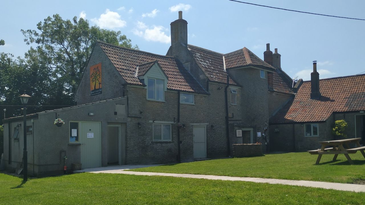 Tuckers Grave Inn and Campsite