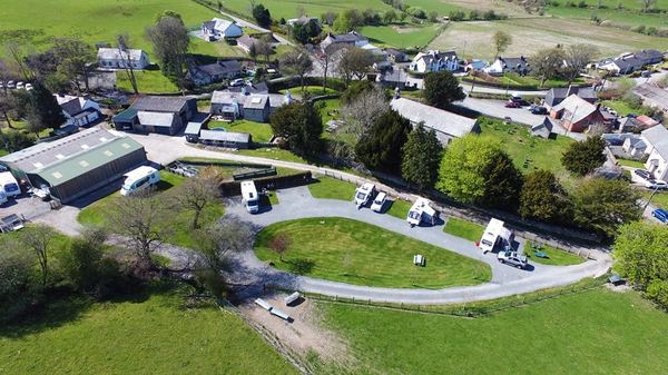 Ty-newydd Caravan