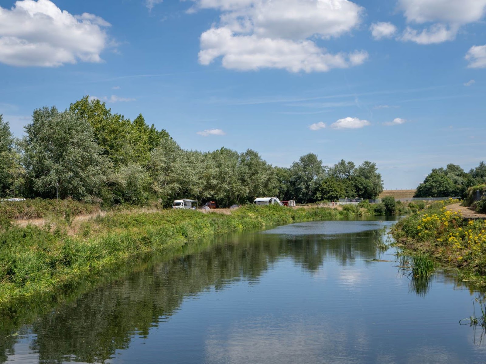Walton on Thames Camping and Caravanning Club Site