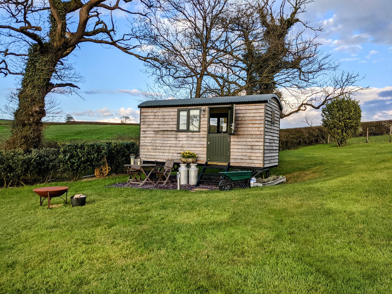 Willow Wood Shepherd's Hut