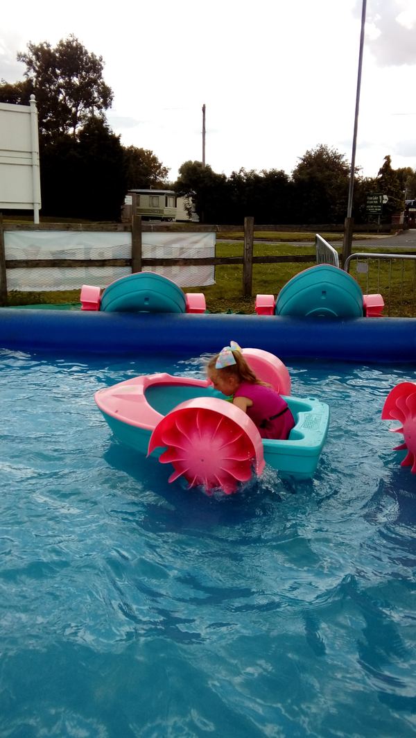 Wyton Lakes Holiday Park