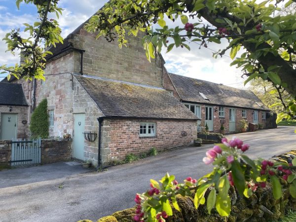 Brookfarm Cottages - Honeysuckle Cottage