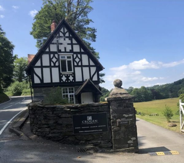 Crogen Gatehouse Lodge