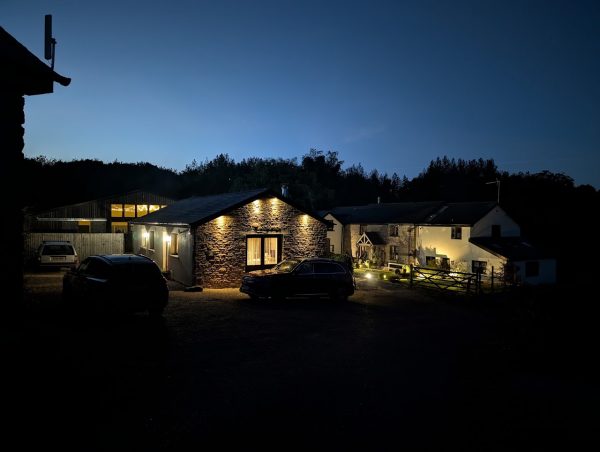 Harry’s Cottages - Pink Lady Shepherds hut