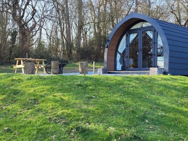 Hillcroft Farm Pods - Lakeview Lodge