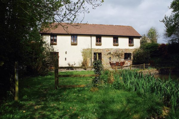 Lily Pond Cottages - Brambles Cottage