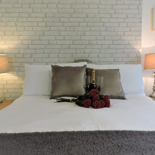 Lounge Holidays - Morwendon House