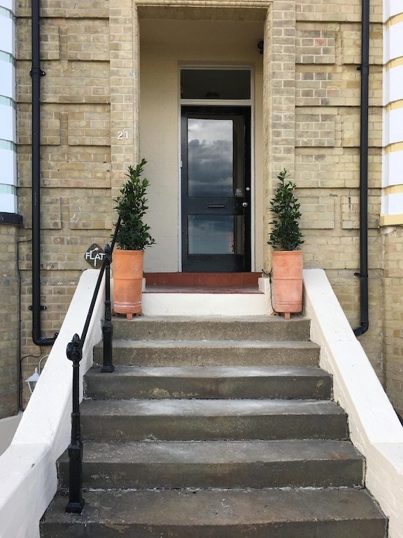 Moray Apartments - Flat 3 Sea View