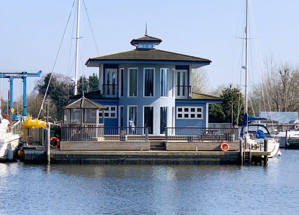 Norfolk Holiday Lodges - Flag House