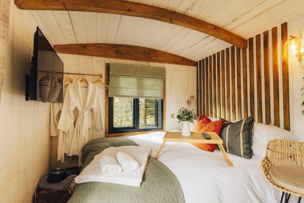 Riverside Pods - Hedgehog Hideaway
