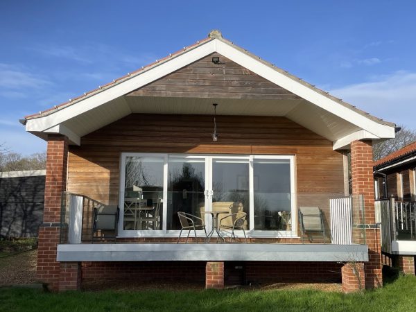 Solar Rise Lodges - Chestnut Lodge