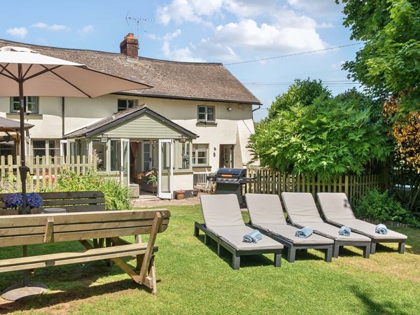 2 Pigsfoot Cottages