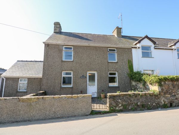 2 Bryn Hyfryd
