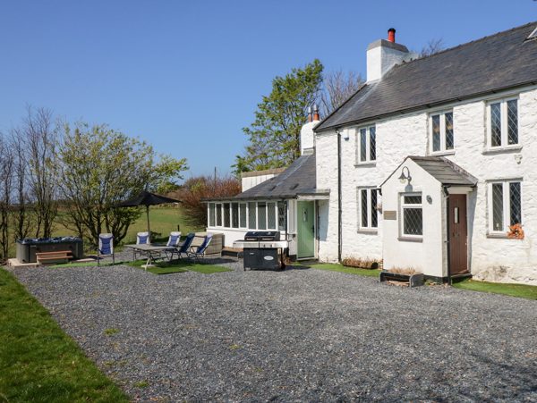 Ty'n Pwll Farm