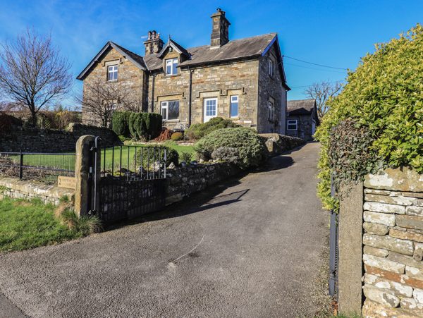 2 Lupton Hall Cottages