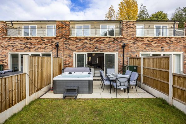 3 Riverside Mews
